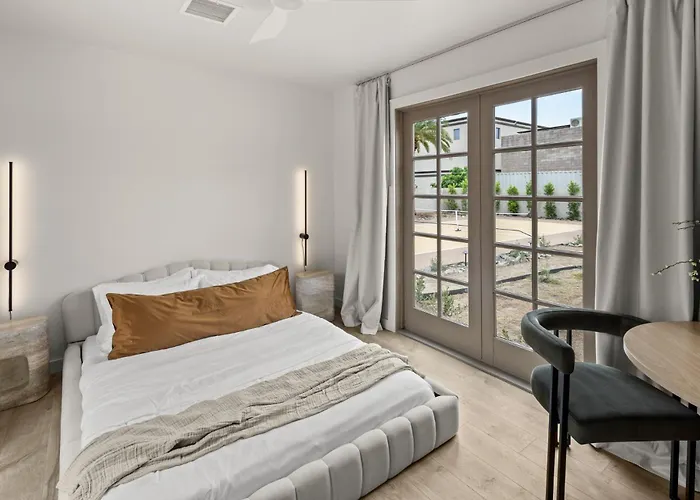 Maison 1975-chic Luxury Retreat Holiday home